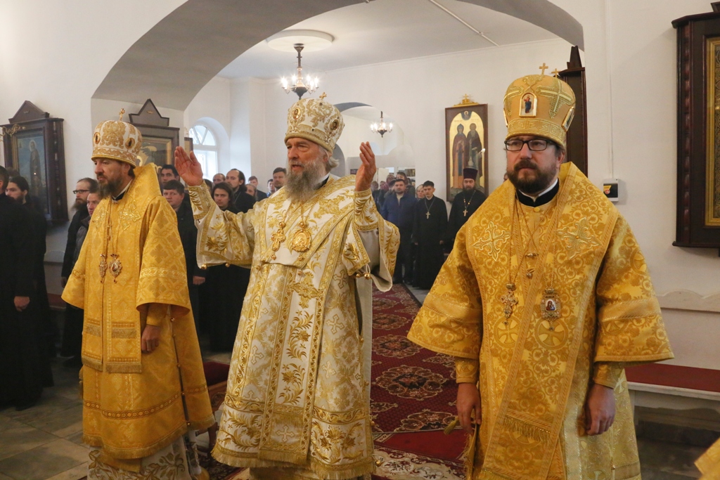 Служение трех архиереев в Свято-Предтеченском храме при Саранской Духовной Семинарии